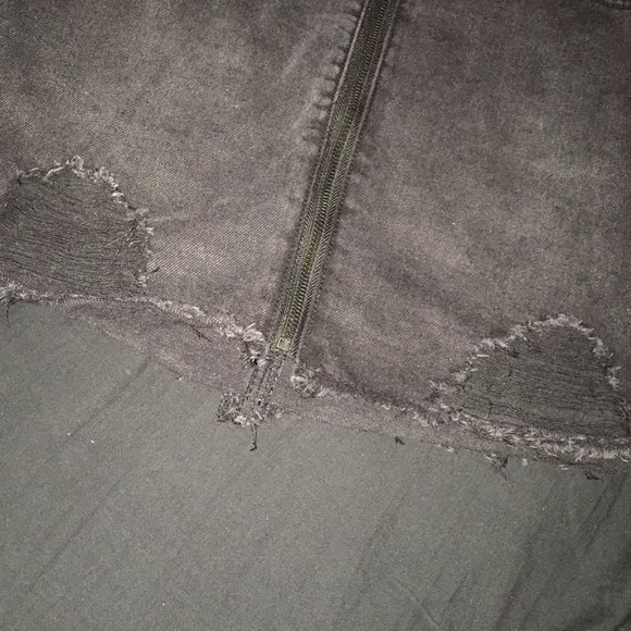 Black ripped denim skirt 🥰 or a flat 20 cash a - Picture 2 of 6